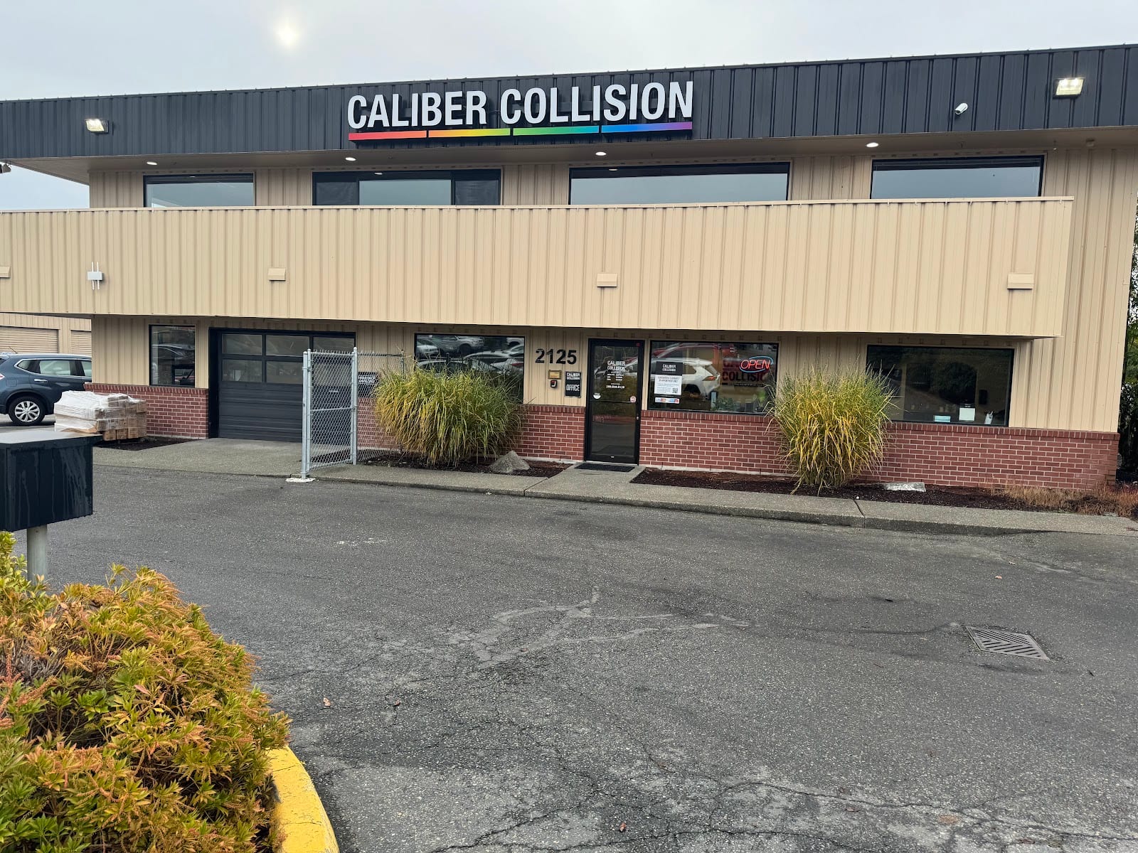 Caliber Collision, photo 2