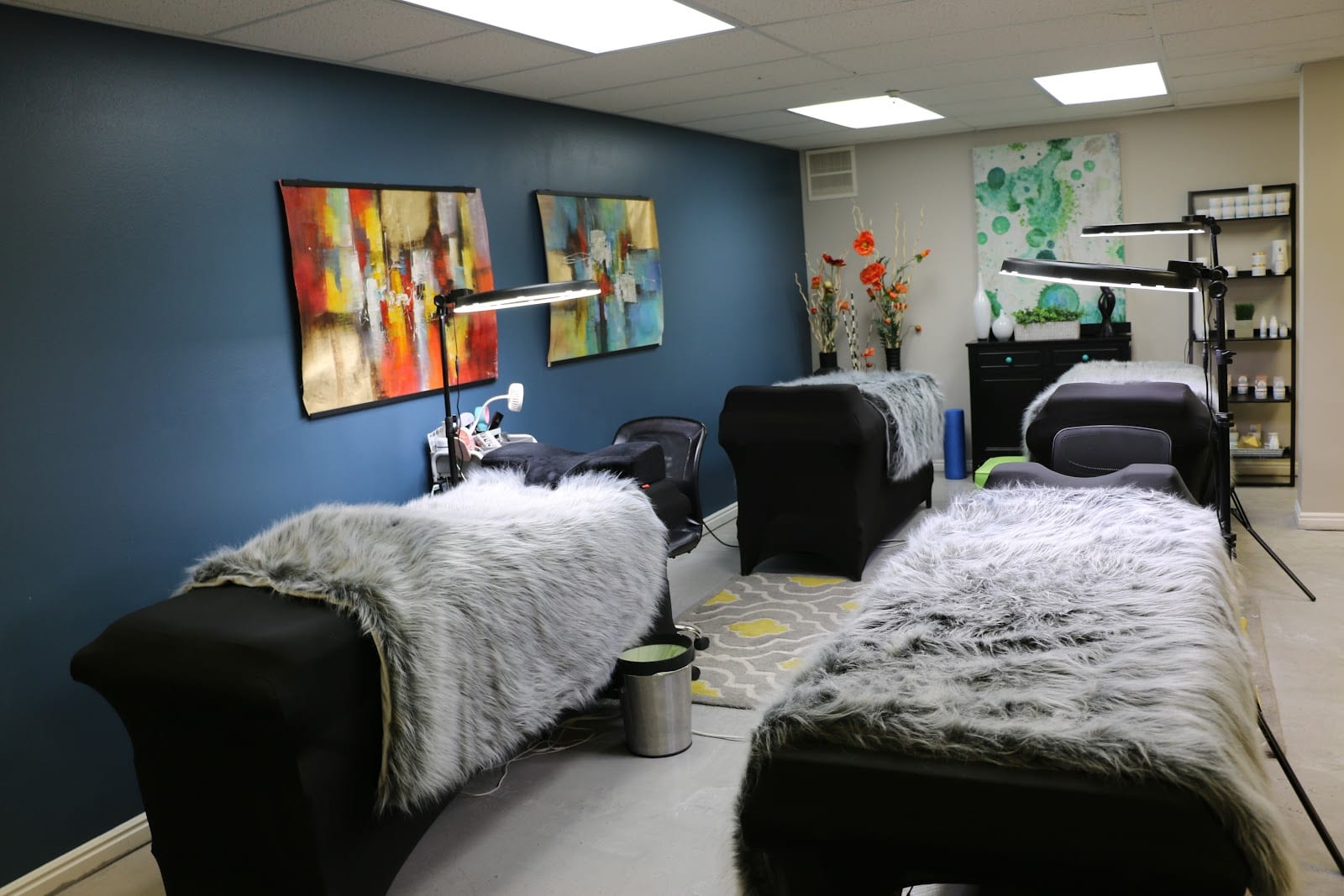 aPriA Salon
