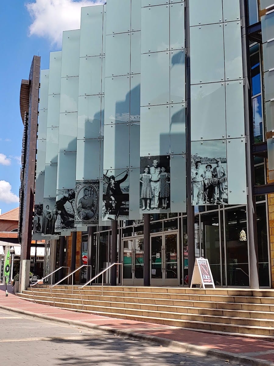 Roberts Library - Central Arkansas Library System, photo 2