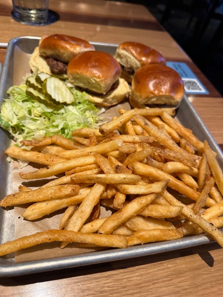 BJ's Restaurant & Brewhouse, photo 4