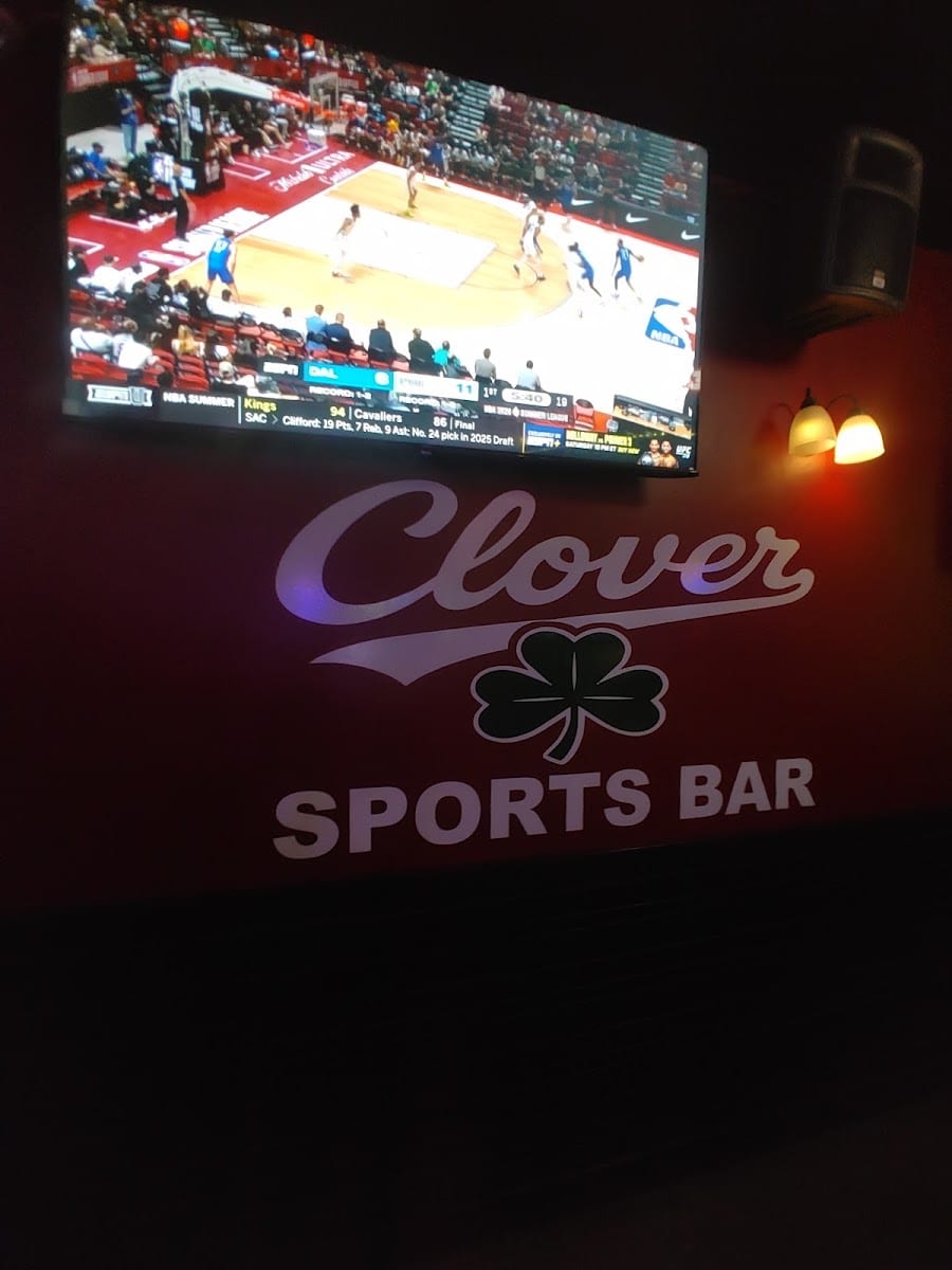 CLOVER SPORTS BAR, photo 3
