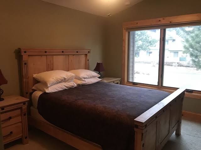 3BR + Loft End Unit, Elk & Golf Course Views, Private Deck, Close to Downtown, photo 3