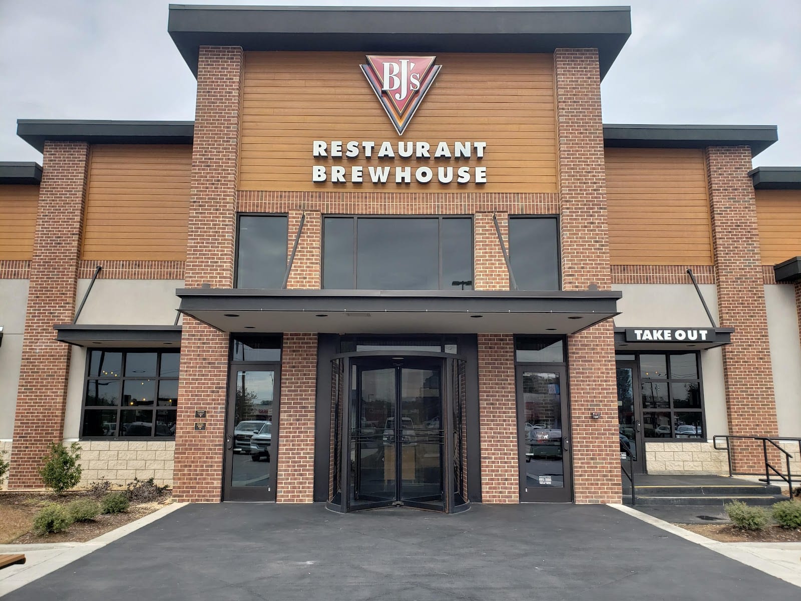 BJ's Restaurant & Brewhouse, photo 2