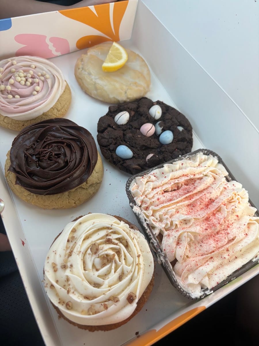 Crumbl Cookies, photo 3