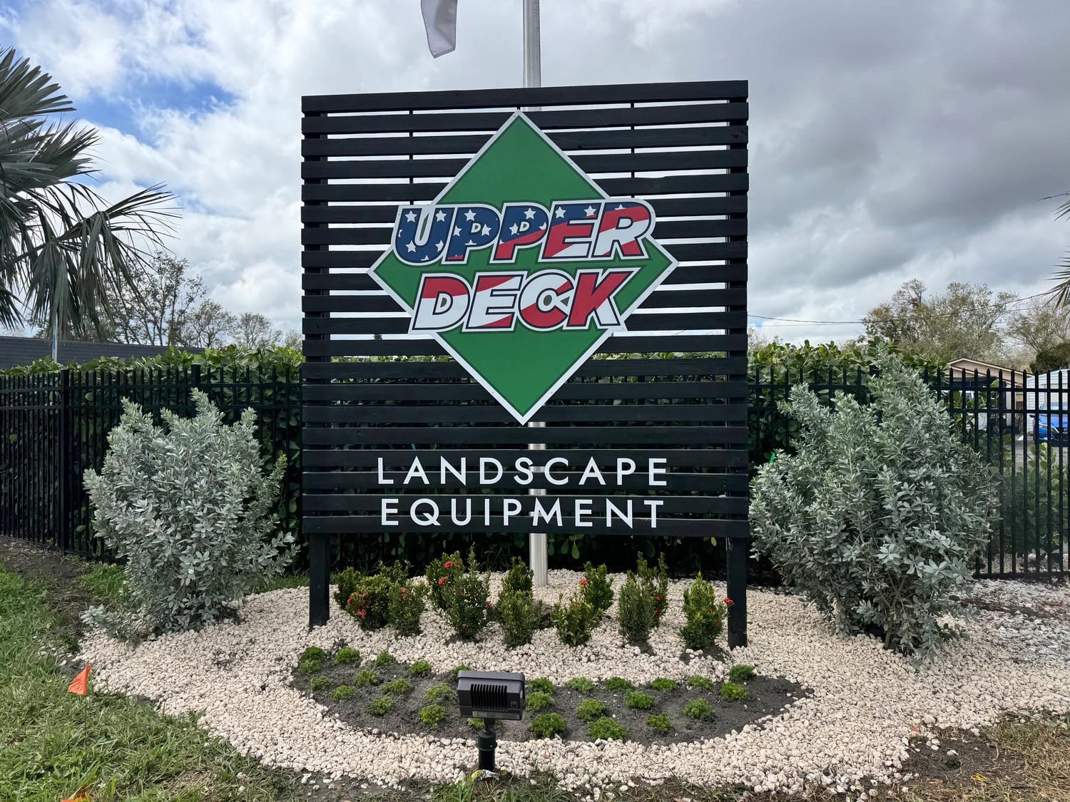 Upper Deck | Landscape Equipment, photo 3