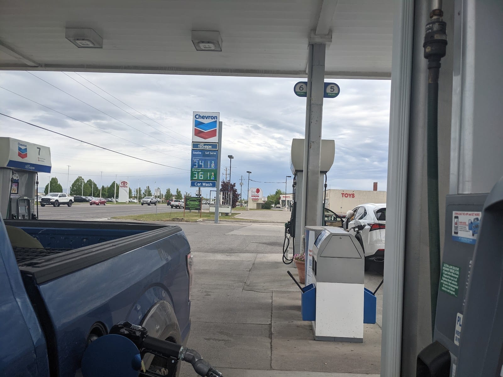 Chevron North Logan, photo 3