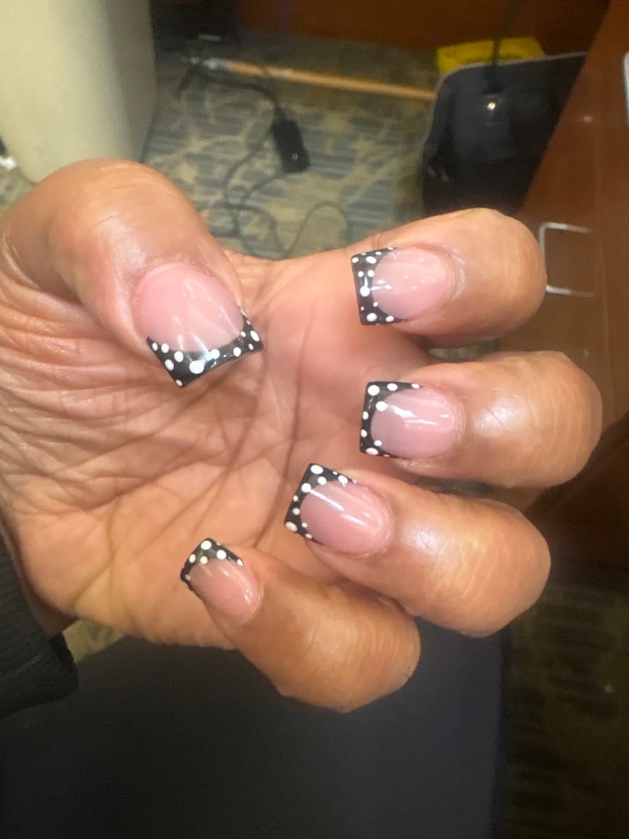 Linda’s Nails