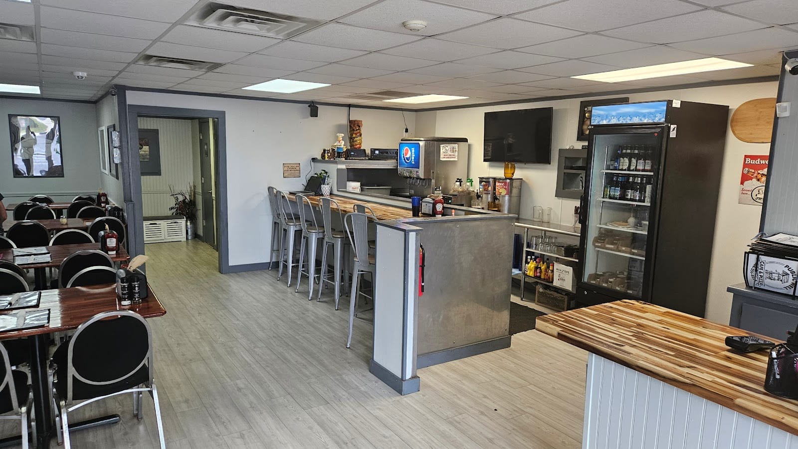 Public Well Cafe and Pizza