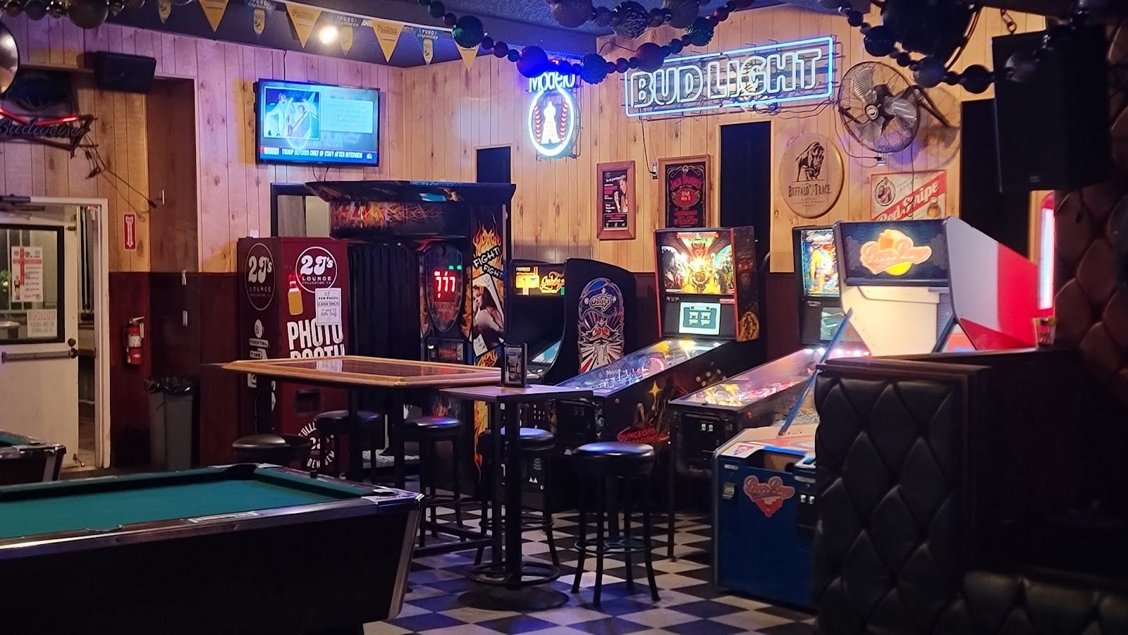 2J's Lounge, photo 2
