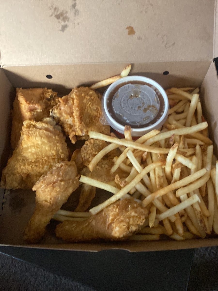 Mary Brown’s Chicken Sherwood Park – Emerald Dr, photo 3