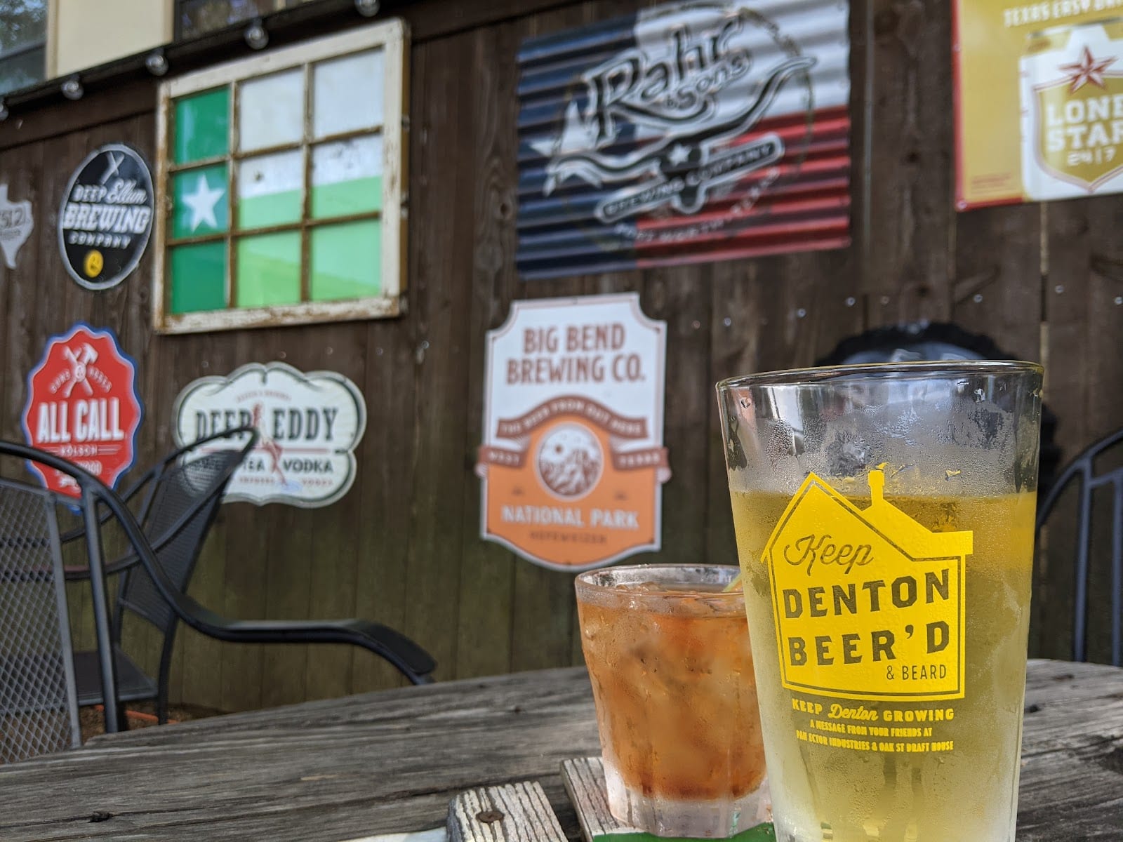 Oak St. Drafthouse and Cocktail Parlor