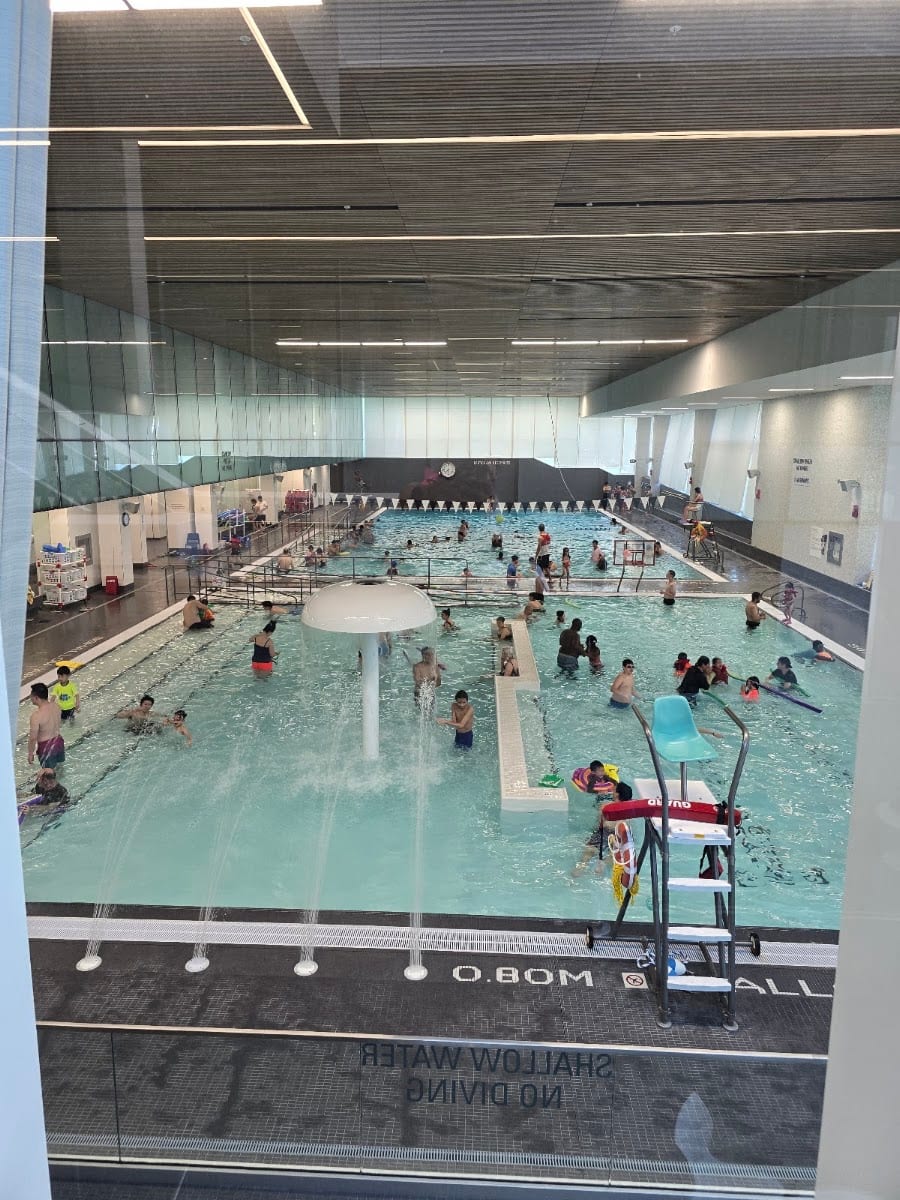 Ethennonnhawahstihnen' Community Recreation Centre