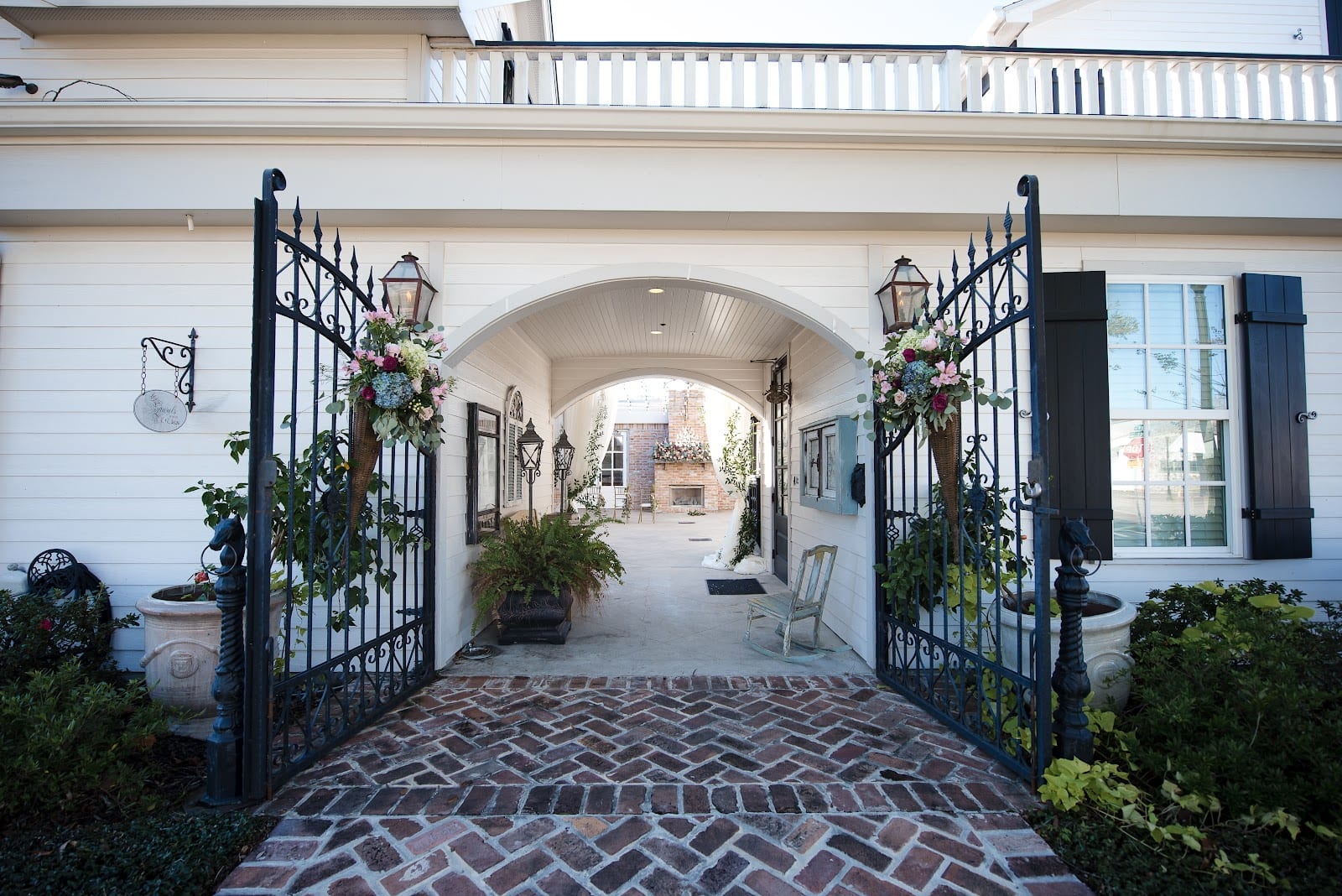 The Laurels home of K & K designs, photo 3
