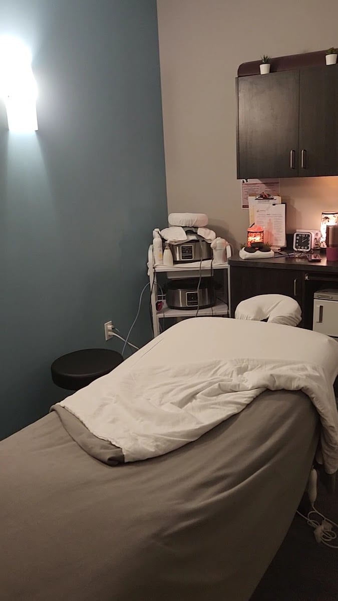 Hand & Stone Massage and Facial Spa - Sherwood Park, photo 3