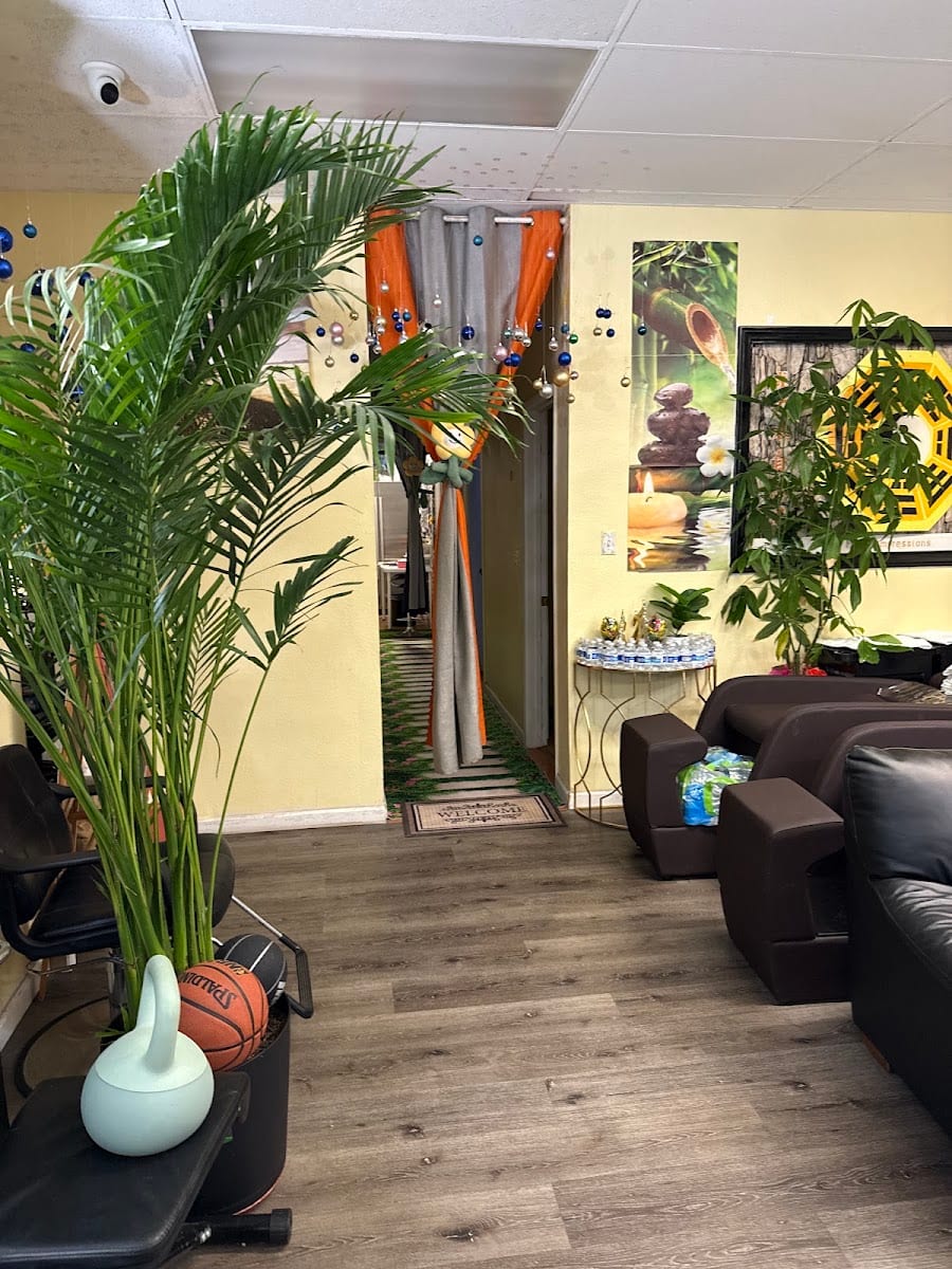 BLUEMOON MASSAGE AND SPA, photo 2