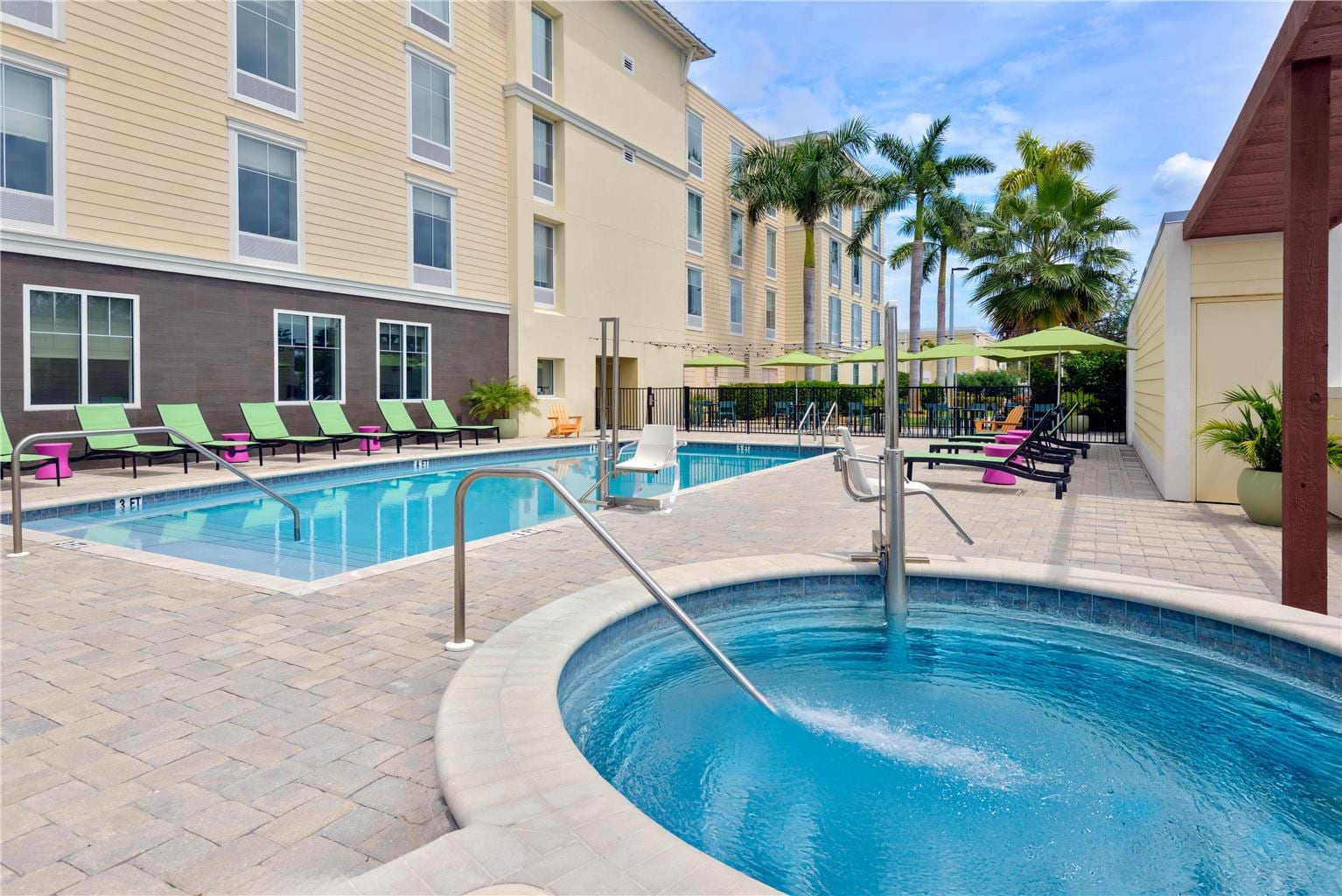 Royal Coachman - Nokomis, FL, photo 4