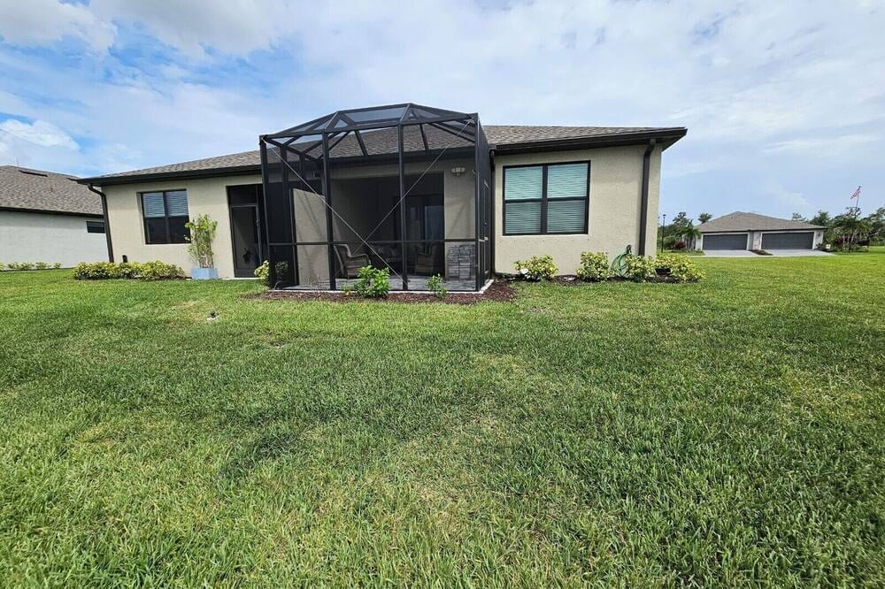 Charming 3-bedroom villa in Port Charlotte with pool/gym, WIFI, dog friendly