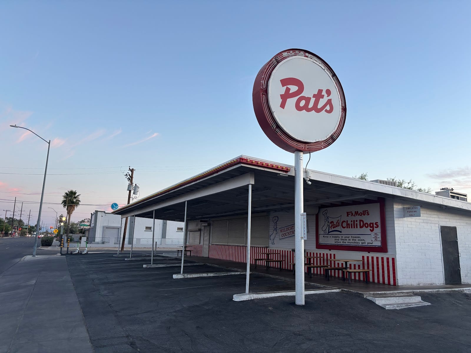 Pat's Chili Dogs