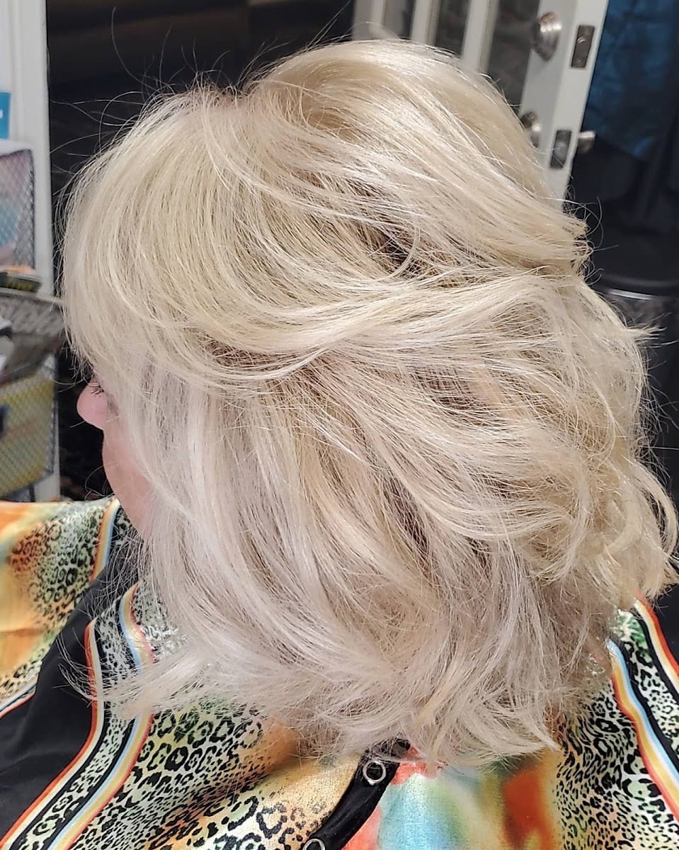 blondee's specializing in blonde hair color.