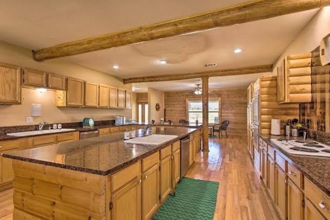 11-Acre Log Cabin with Jungle Gym and Sand Volleyball - Holiday Home