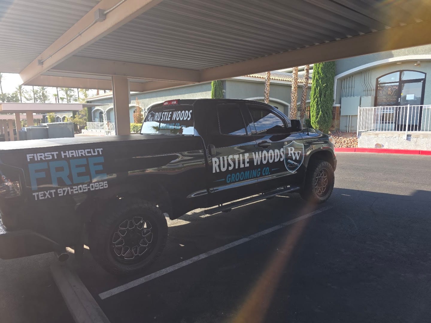 Rustle Woods Grooming Co., photo 2