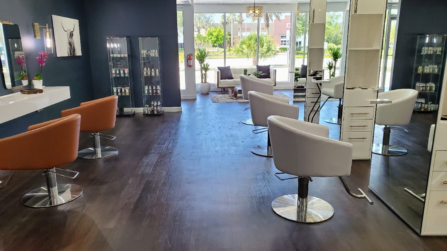 Intrepid Salon, photo 2