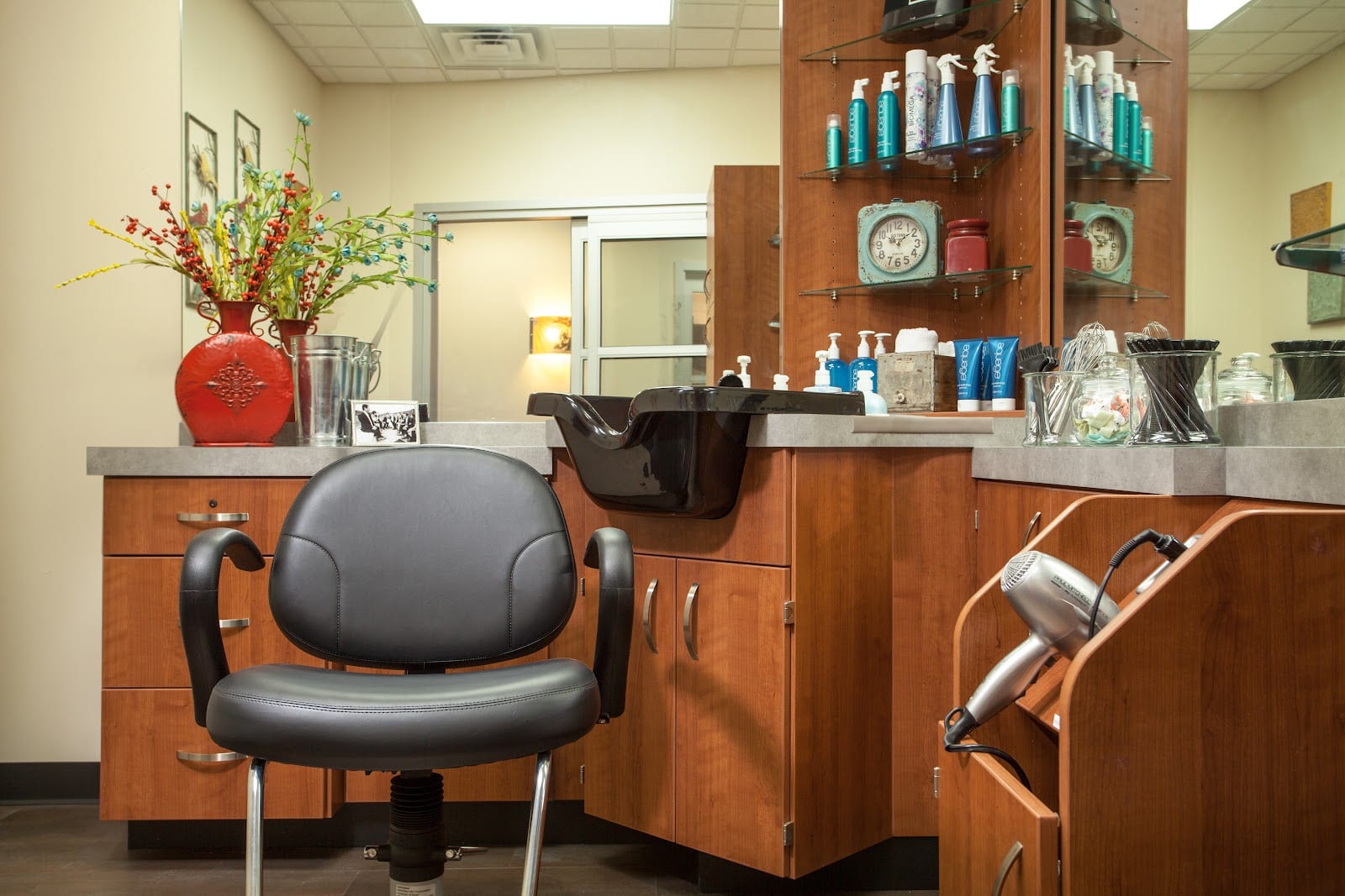 Sola Salons, photo 4
