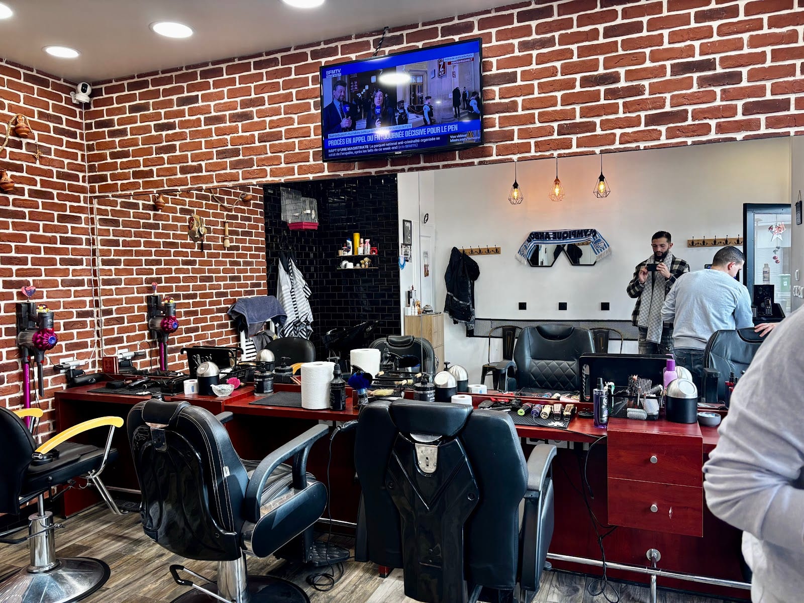 105 Barber, photo 4