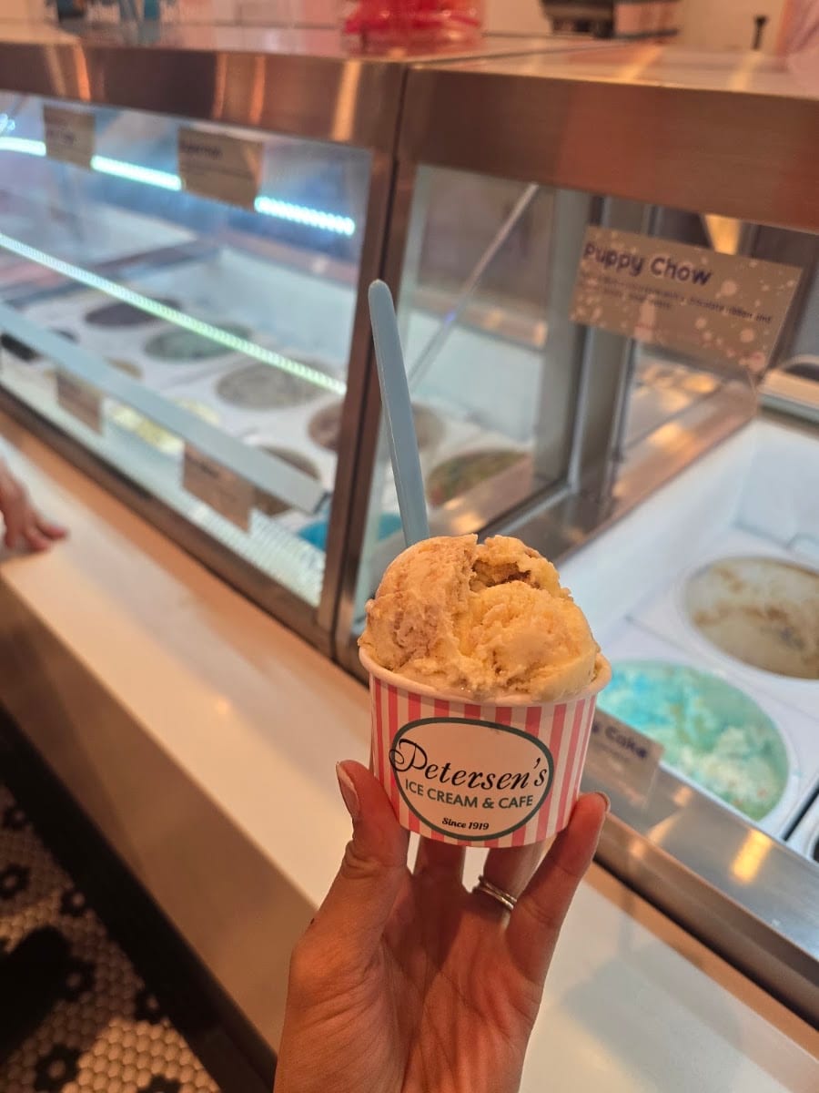 Petersen's Ice Cream and Cafe