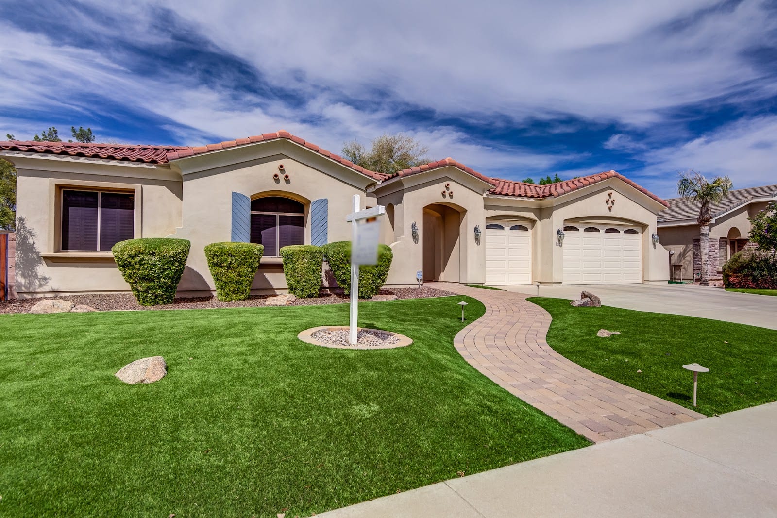 REMAX Fine Properties: Angie Walls