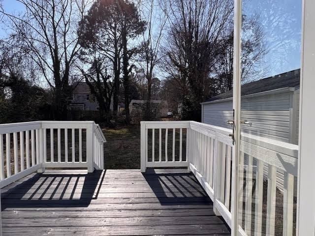 Family friendly with large fenced in yard for your doggies. Park by the bay too!