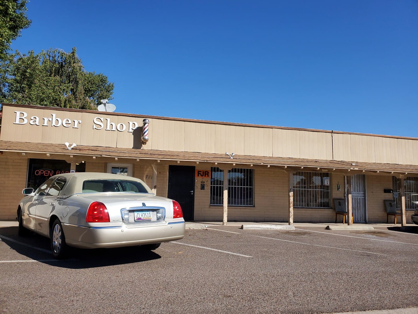 Dave's Barber Shop