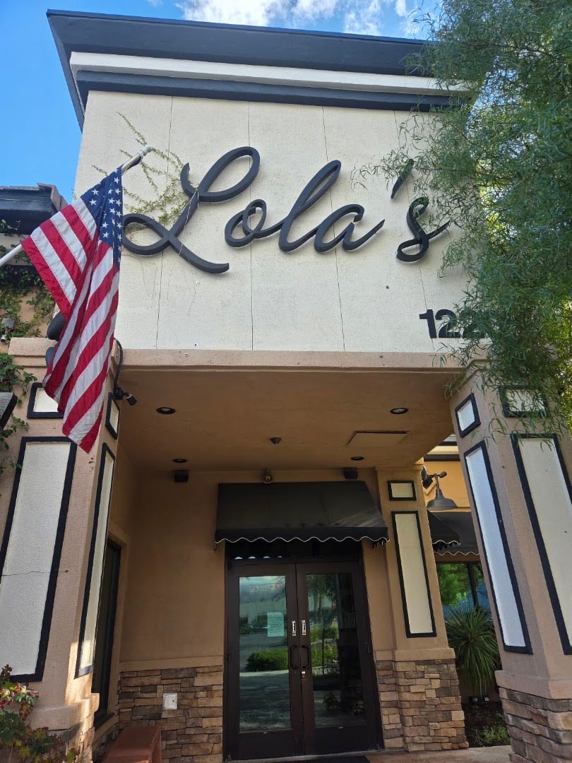 Lola's