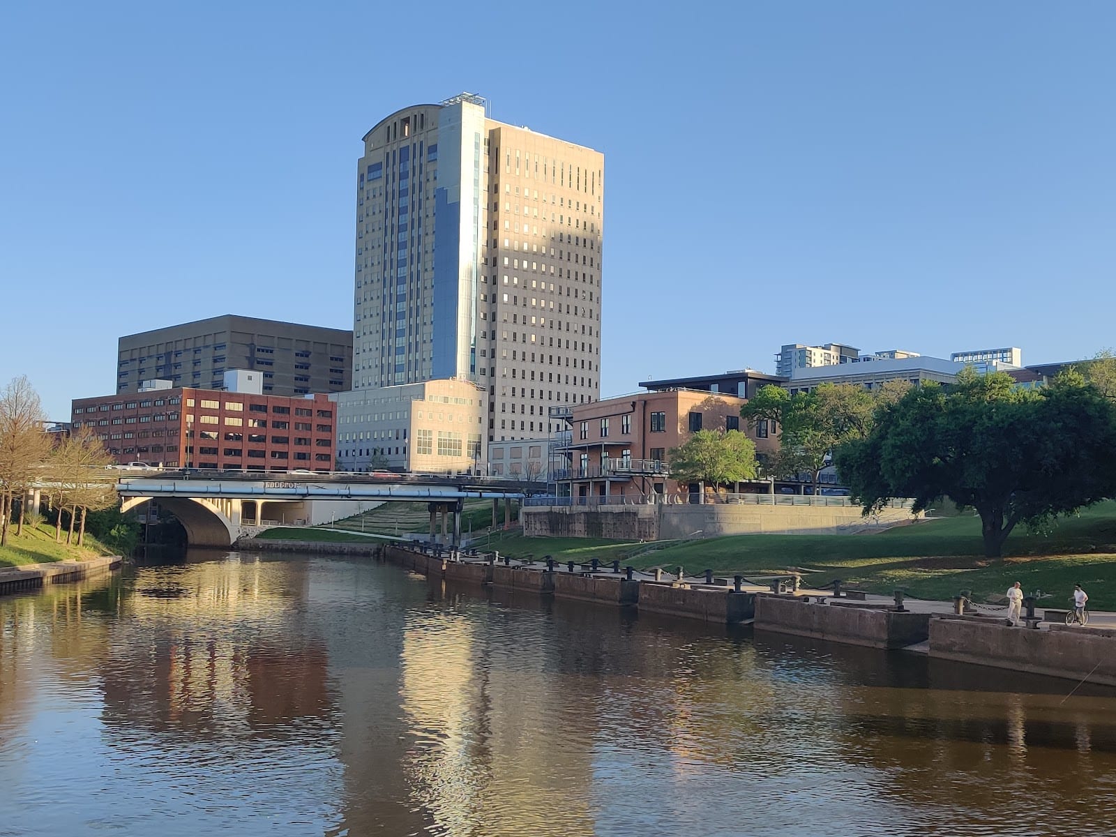 Buffalo Bayou Hike and Bike Trail Downtown - South Bank