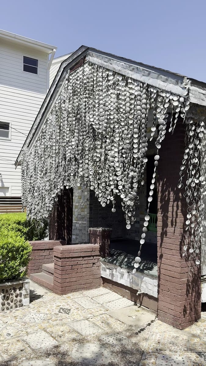 Beer Can House, photo 3