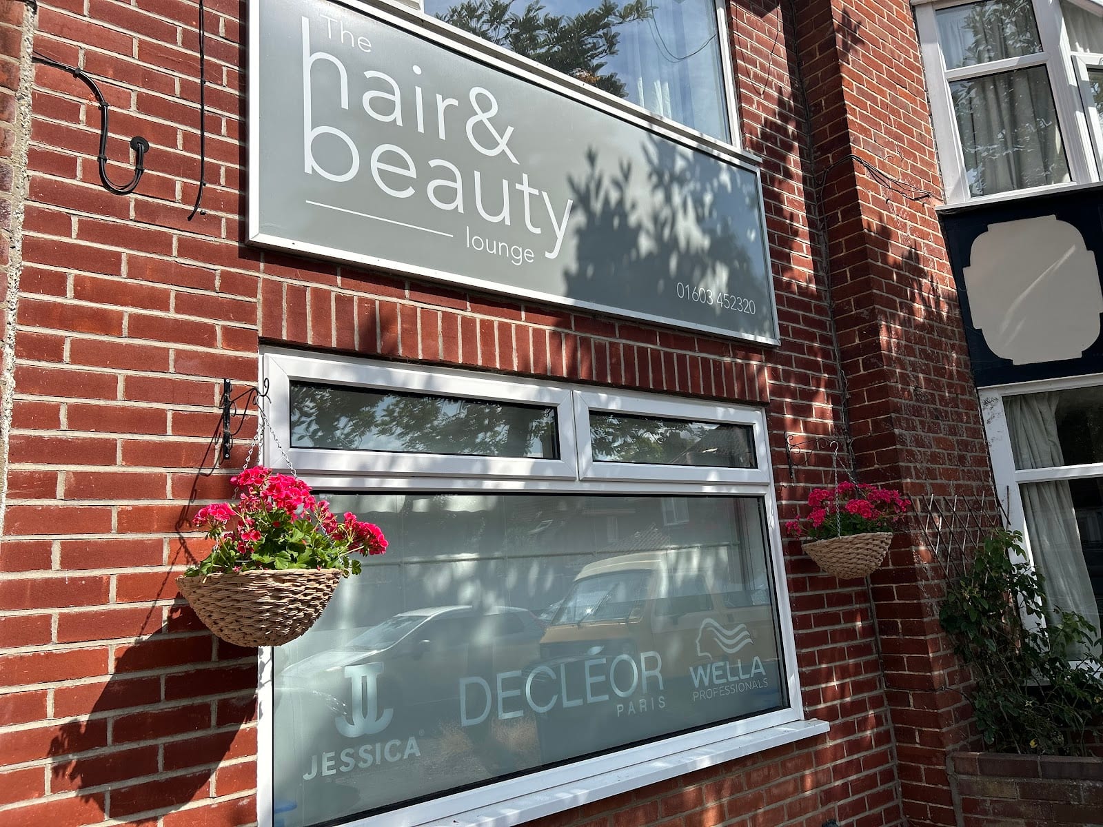 The hair & beauty lounge