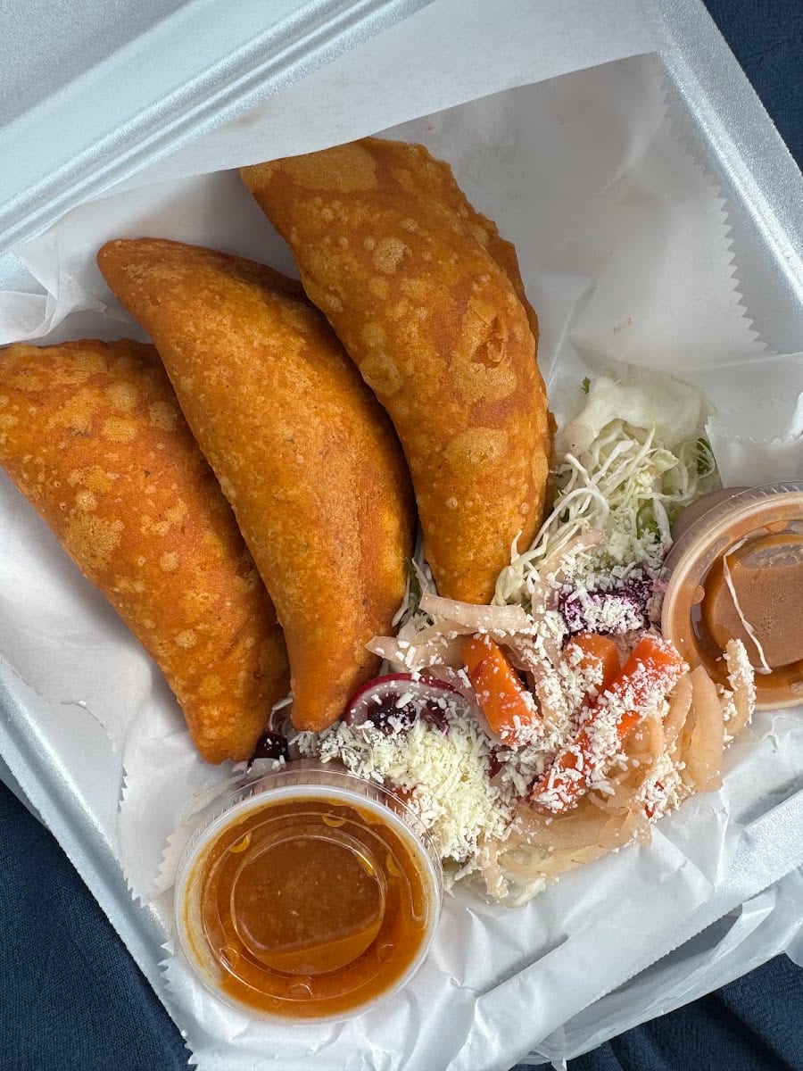 Pupusas y Antojitos Genesis #2