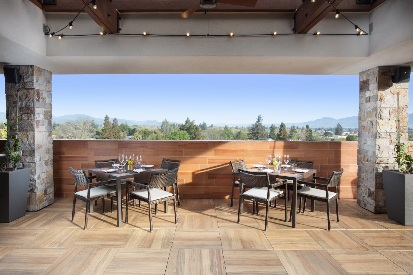Sky & Vine Rooftop Bar, photo 2