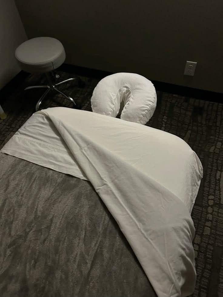 Sneal massage and spa