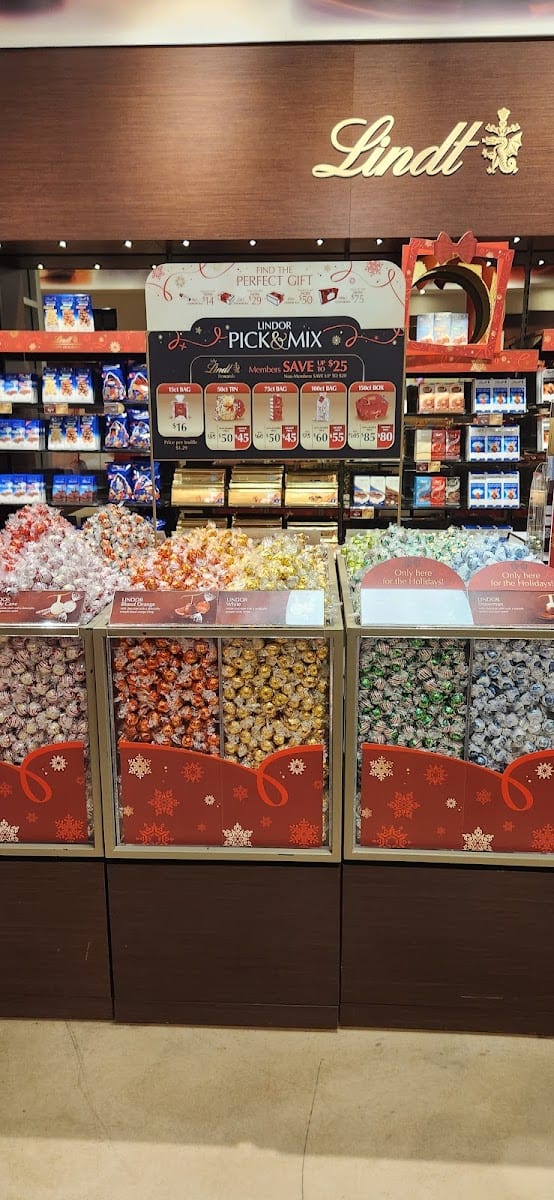 Lindt Chocolate Shop - Etobicoke, photo 4