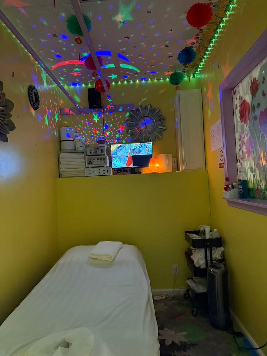 BLUEMOON MASSAGE AND SPA