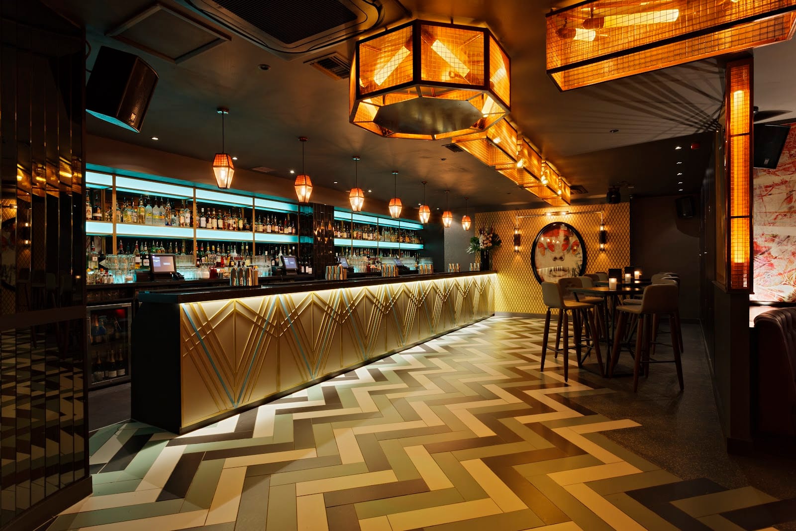 Dirty Martini - Cocktail Bar in Monument, photo 2