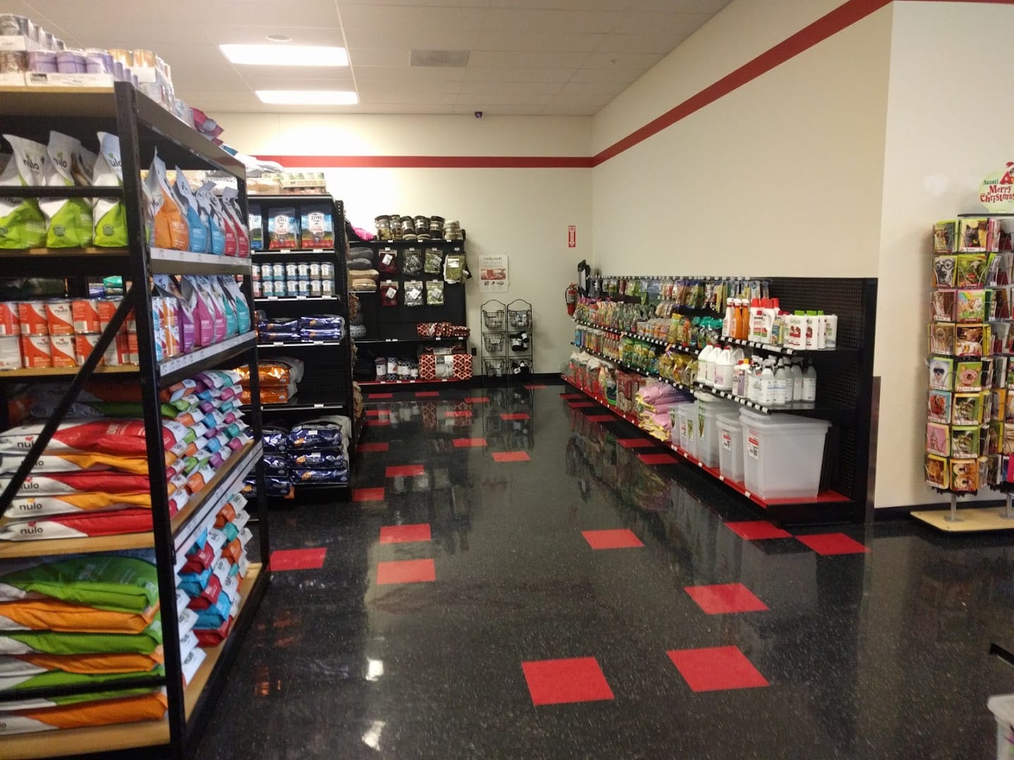 Chuck & Don's Pet Food & Supplies, photo 3