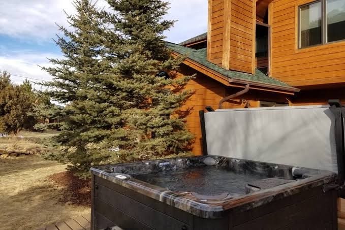 Large Mountain home with HOT TUB, arcade, frisbee golf, and more!, photo 3