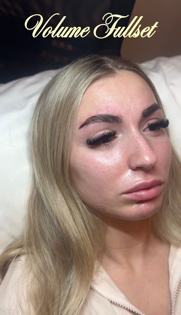 Lashloungeaz