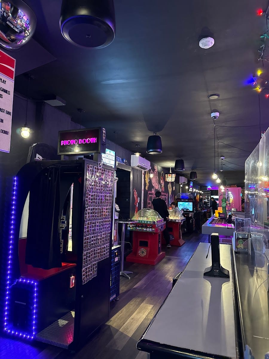 FreePlay Toronto Retro Arcade Bar, photo 3