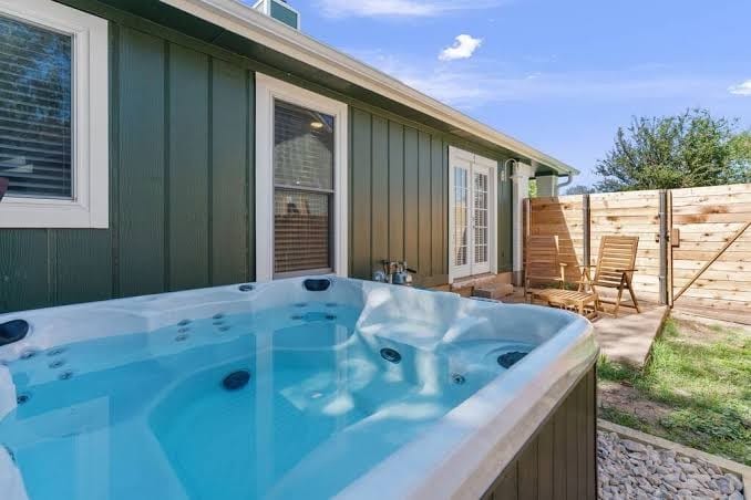 Round Rock Retreat: Downtown Kalahari RR Sports Complex Hot tub Game Room, photo 2