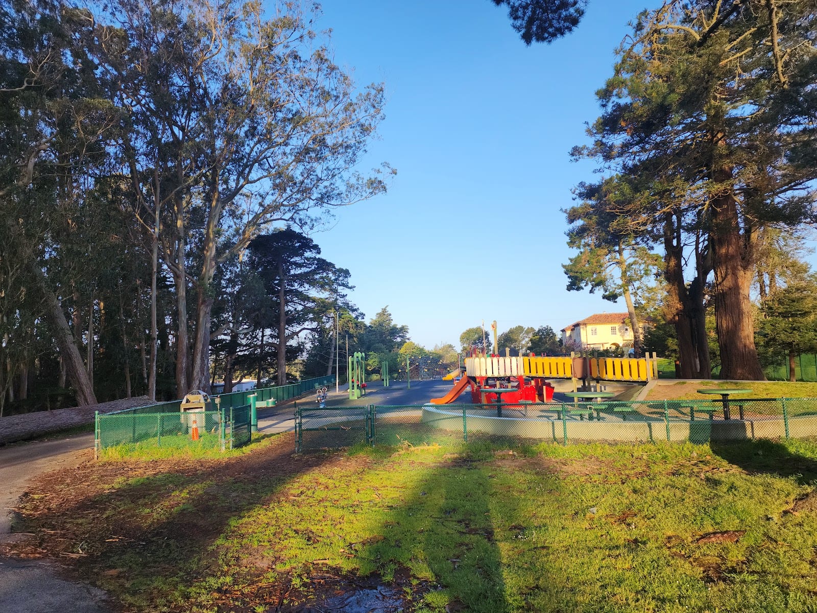 Parkside Square Tennis Courts