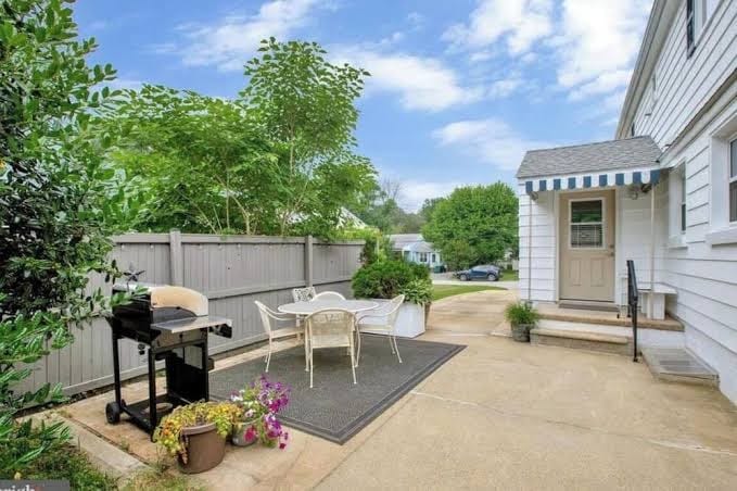 Pet Friendly | Park Free & Walk to USNA Stadium, photo 3