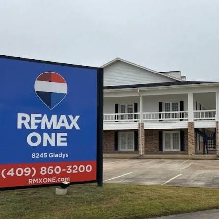 Stefanie Wright Realtor Remax One Lori Goats Team, photo 2